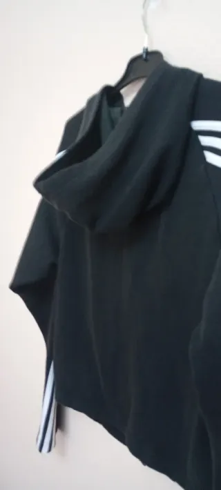 Chaqueta Adidas con capucha