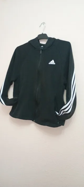 Chaqueta Adidas con capucha