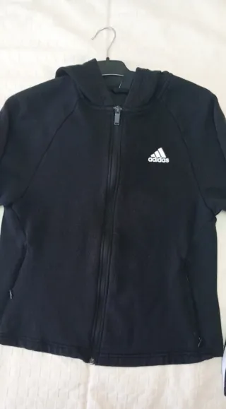 Chaqueta Adidas con capucha