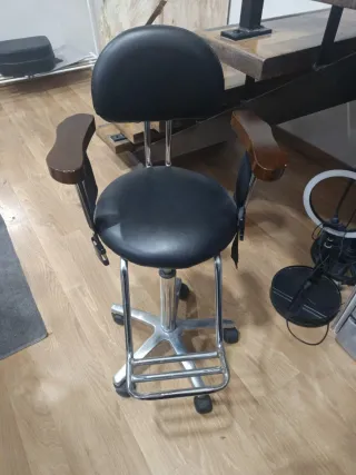 Silla de corte para niños con reposabrazos