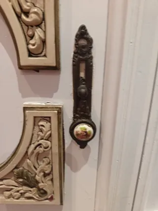 Mueble vintage madera blanco y dorado