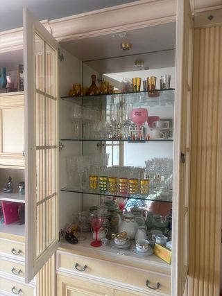 Mueble comedor vitrina y bar madera y cristal