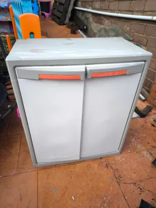 Armario de resina Keter gris y naranja