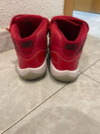Zapatillas Jordan 11 Rojas