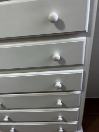 Cómoda blanca de madera