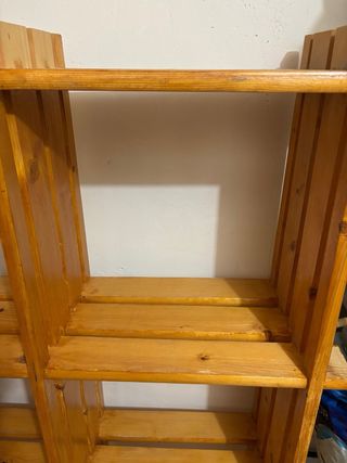 Estantería de madera