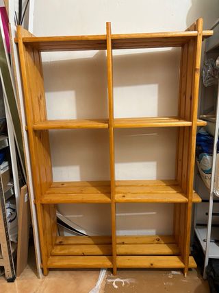 Estantería de madera