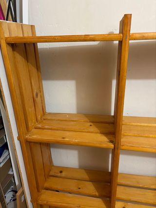 Estantería de madera