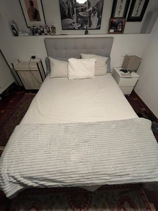 Canapé, colchón y cabecero de cama