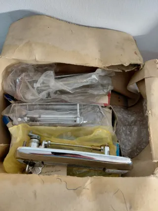 Manetas y cerraduras Seat 124/1430 NUEVAS.