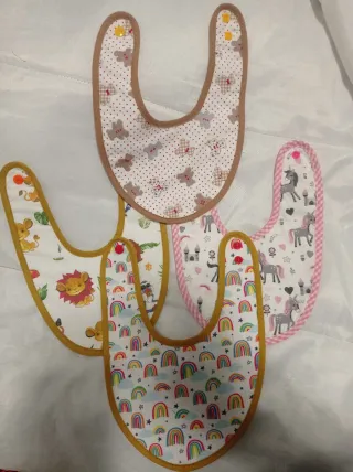 Lote de  baberos infantiles