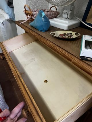 Cómoda de madera marrón