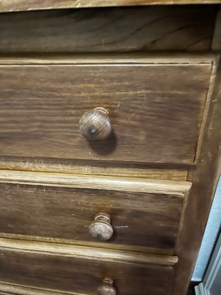 Cómoda de madera marrón