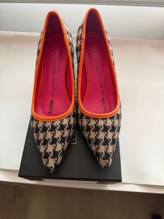 Zapatos Lola Casademunt Beige/Negro Talla 38