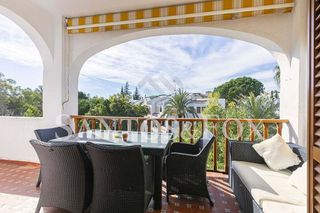 Piso en venta en Los Naranjos - Las Brisas en Marbella