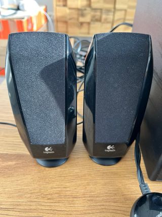 Logitech S-220 Altavoces 2.1 Negro