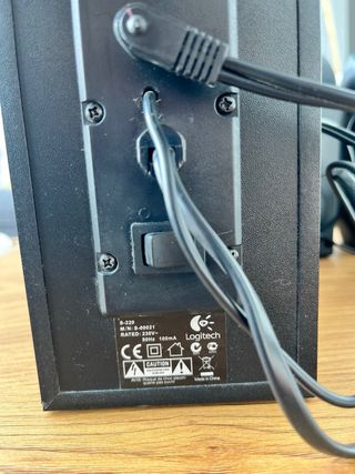 Logitech S-220 Altavoces 2.1 Negro