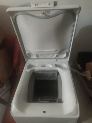 Rentadora ELECTROLUX càrrega superior.