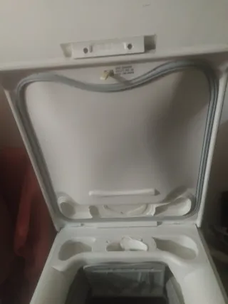 Rentadora ELECTROLUX càrrega superior.