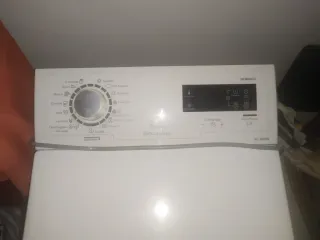 Rentadora ELECTROLUX càrrega superior.