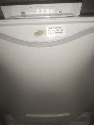 Rentadora ELECTROLUX càrrega superior.