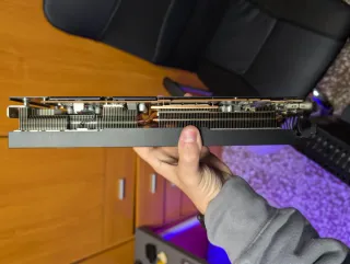 Tarjeta Gráfica AMD Radeon RX 7700 XT 12GB