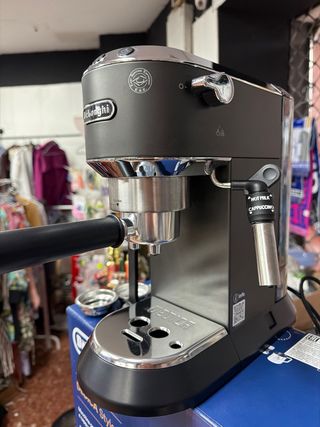 Cafetera DeLonghi Dedica Acero Inox
