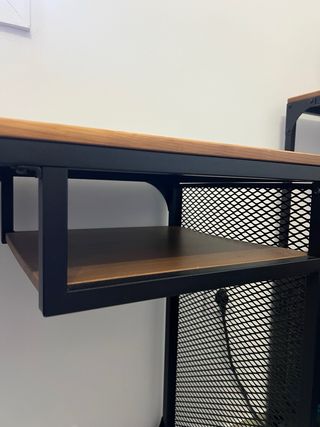 Escritorio estilo industrial madera y metalFJÄLLBO