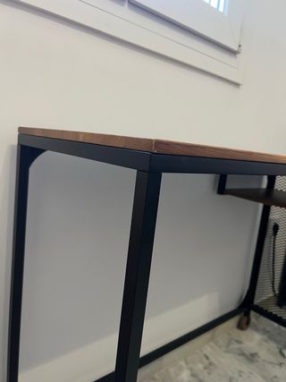 Escritorio estilo industrial madera y metalFJÄLLBO