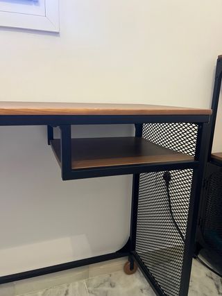 Escritorio estilo industrial madera y metalFJÄLLBO