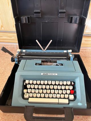 Máquina de escribir Olivetti Studio 46