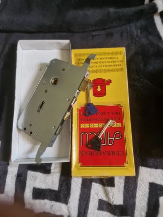 Cerradura Arcu con 2 llaves derecha !