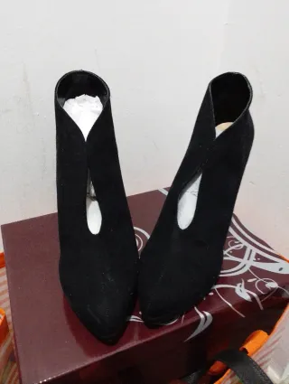 Botines tacón negros ante