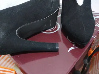 Botines tacón negros ante