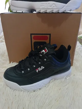 Zapatillas Fila Talla 38 Negras y Blancas