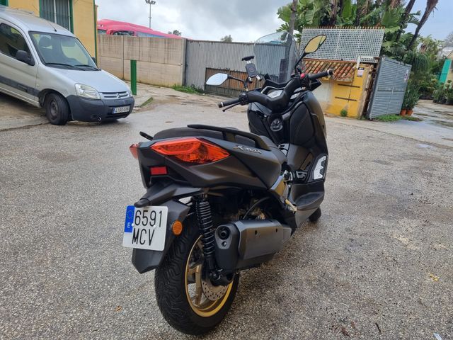 Yamaha XMAX 300 Tech MAX