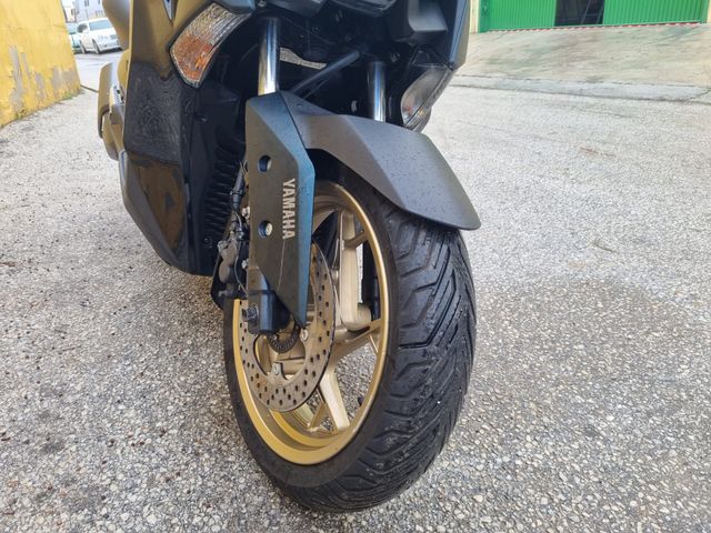 Yamaha XMAX 300 Tech MAX