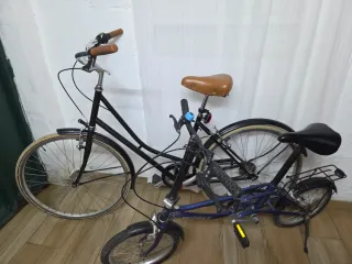 Bicicleta plegable azul y negra