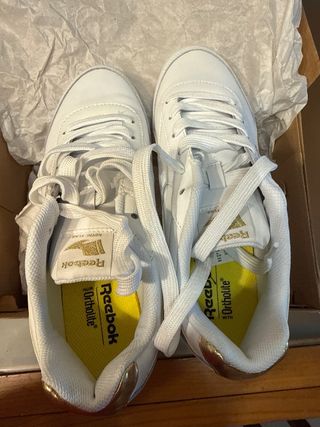 Zapatillas Reebok Blancas y Doradas