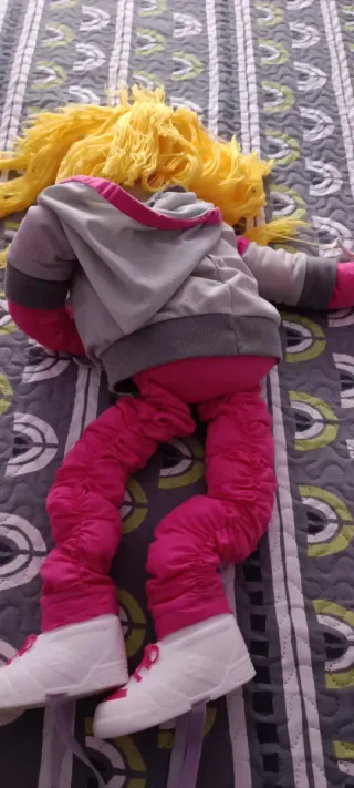 Muñeca Penique con ropa de unicornio