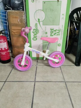 Bicicleta de equilibrio rosa