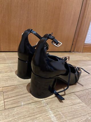 Zapatos negros charol tacón