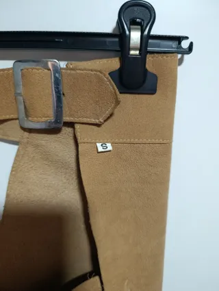 Chaps, chaparra, (polaina western cerrado)