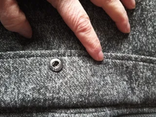 Abrigo paño gris con capucha marca Only