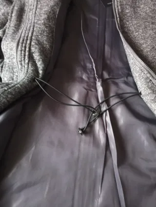 Abrigo paño gris con capucha marca Only