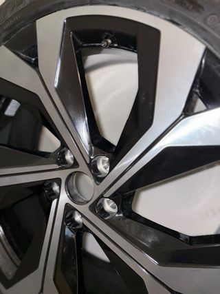 Juego llantas con neumáticos Michelin-NEGOCIABLE