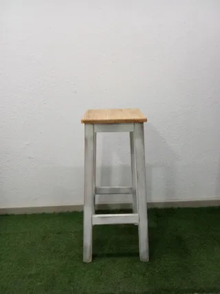 Taburete de madera natural