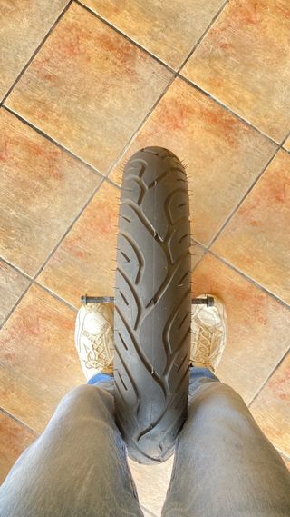 Llanta y neumático de moto