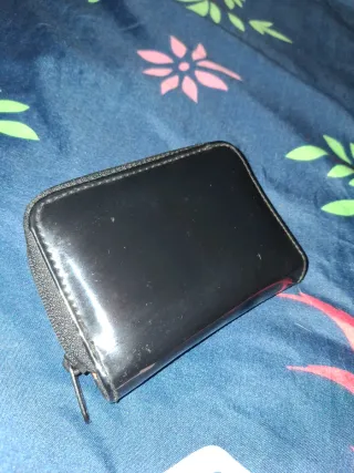 Cartera monedero con diseño de llamas