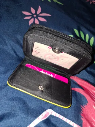 Cartera monedero con diseño de llamas